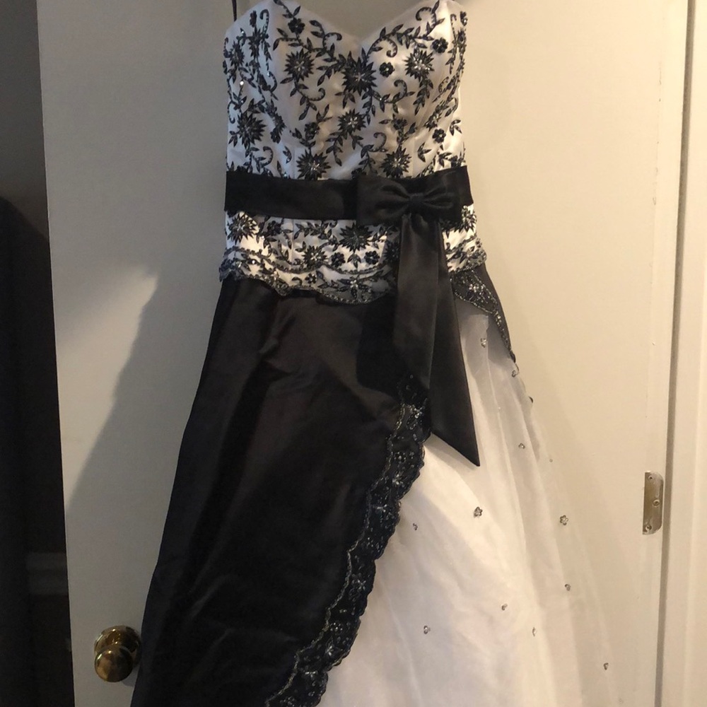 Size 4 Black and White strapless prom dress